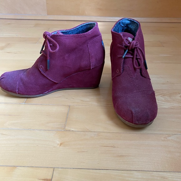 TOMS burgundy wedge booties - Picture 2 of 4